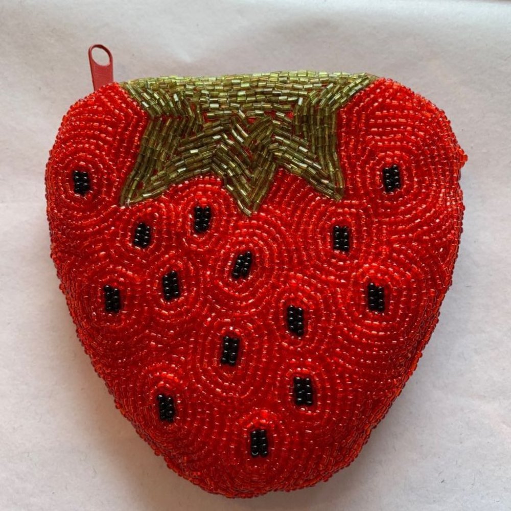 🎉HP🎉Beaded Strawberry Coin Purse Zippered Top - Picture 2 of 5